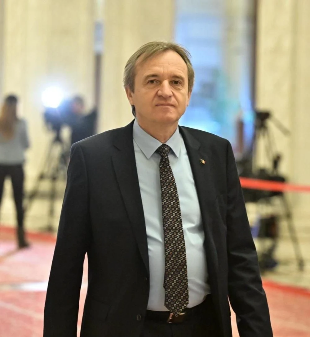 Șeful Comisiei de Apărare conduce un Mercedes de 140.000 de euro, cumpărat de un magazin sătesc. Nu este trecut în declarația de avere