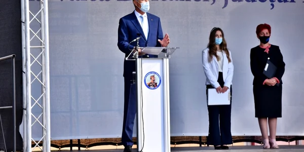 Cine este directorul liceului unde Klaus Iohannis a mers să marcheze deschiderea de an şcolar