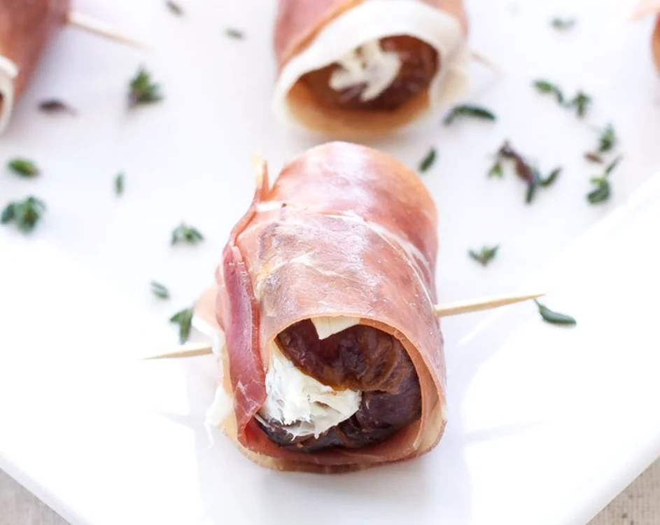Aperitive cu prosciutto si branza jpeg