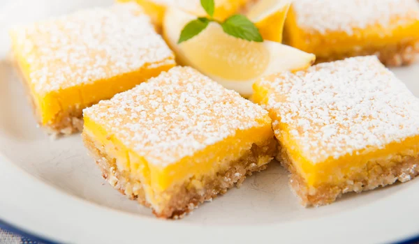 Desert de post  Prajitura cu lamaie  Sursa foto shutterstock 89567542 jpg