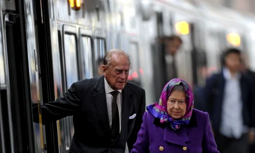 **NO UK PAPERS** Queen Elizabeth II and The Duke of Edinburgh arrives at King's Lynn train Station, Norfolk on her way to The Royal estate at Sandringham, to spend Christmas 21/12/17 jpeg
