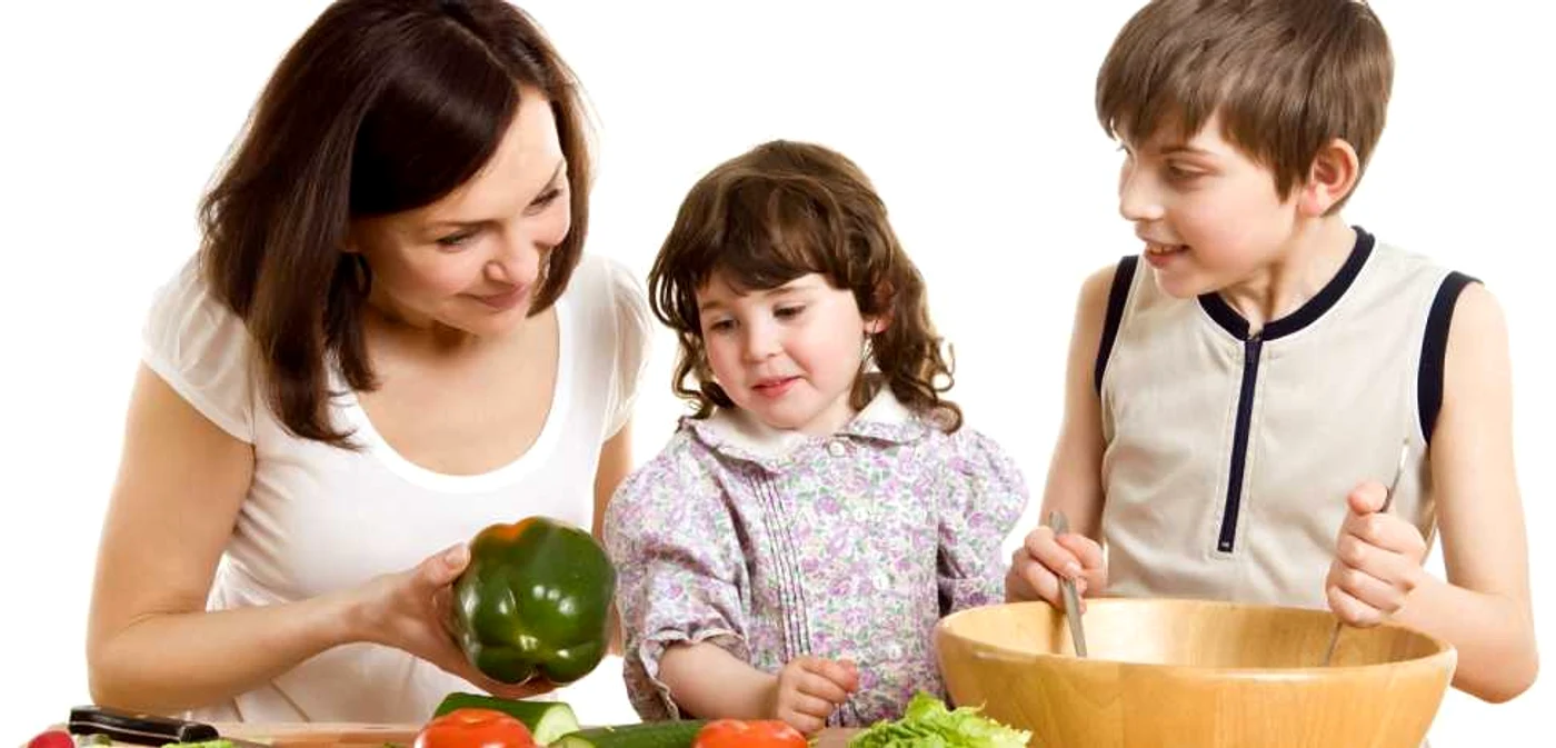 Alimentaţia sănătoasă se deprinde din familie FOTO Shutterstock