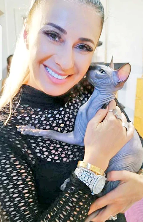 Anamaria Prodan  e nedespărţită de  Enzo, motanul pe  care a dat 500 €