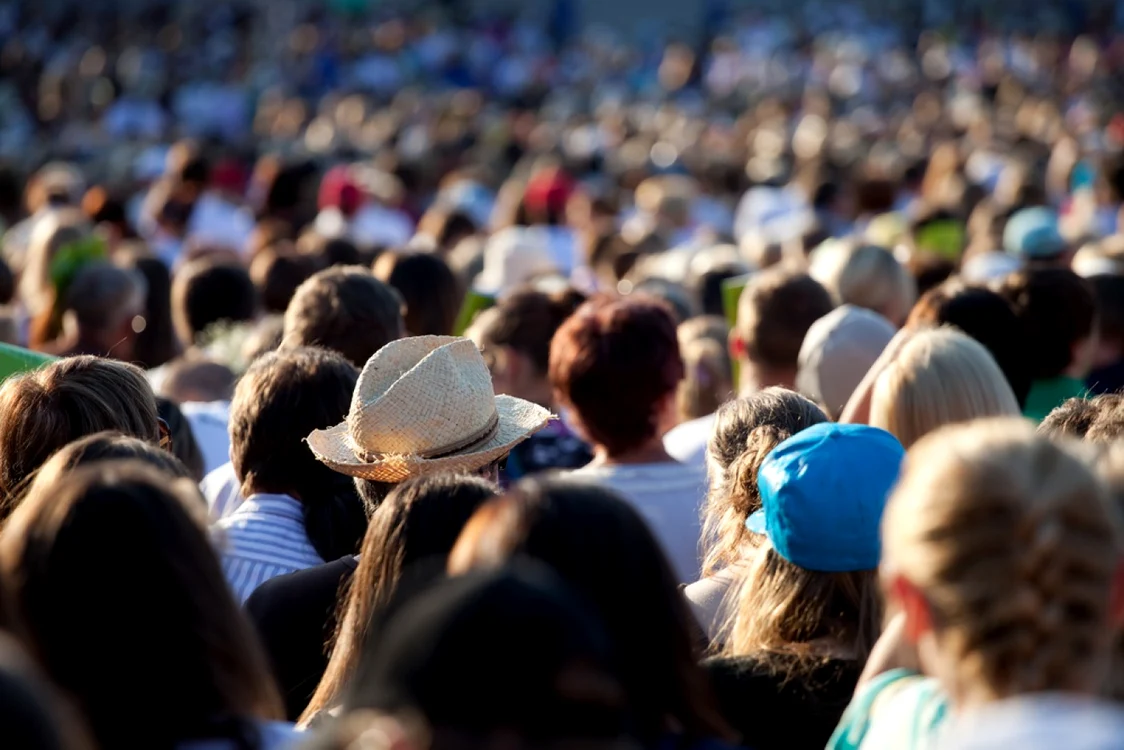 Acum, odată cu existenţa tehnologiei care poate fi utilizată individual pentru a comunica, oraşele au dobândit o cu totul altă reprezentare FOTO Shutterstock