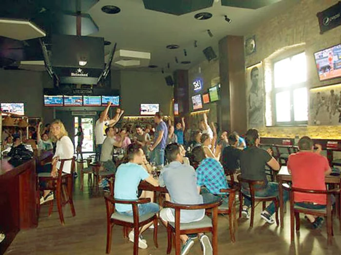 Fanii Simonei au urmărit meciul cu sufletul la gură în Constanţa