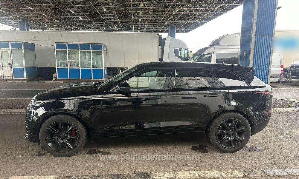 Mașini de lux furate din Germania, prinse la Nădlac. Șoferii de Range Rover și de Mercedes, anchetați pentru tăinuire