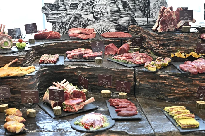 Expoziție de cănuri și mezeluri