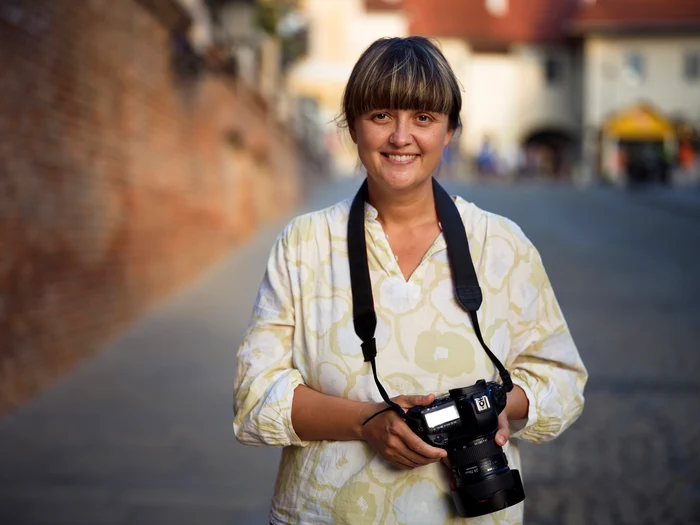 Mihaela Noroc cutreieră lumea după frumosul femeilor, dar și după poveștile lor