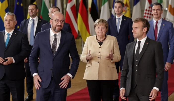 Angela Merkel a fost ovaţionată în picioare la ultimul său summit de la Bruxelles FOTO EPA-EFE