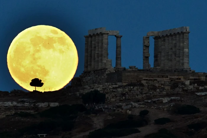 Super Luna în Grecia, în iunie 2013 FOTO AFP / Getty Images