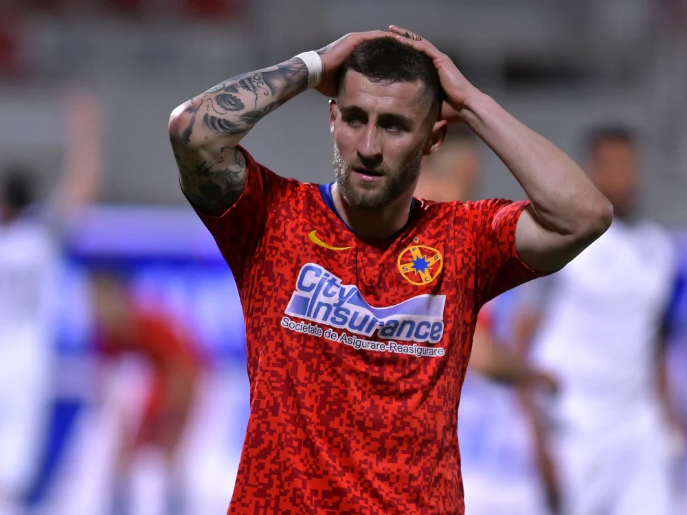 
    Ovidiu Popescu, imaginea dezamăgirii la FCSBFOTO: Sportpictures.eu  