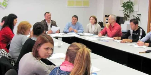 Dezbatere cu tinerii absolvenţi la AJOFM Teleorman