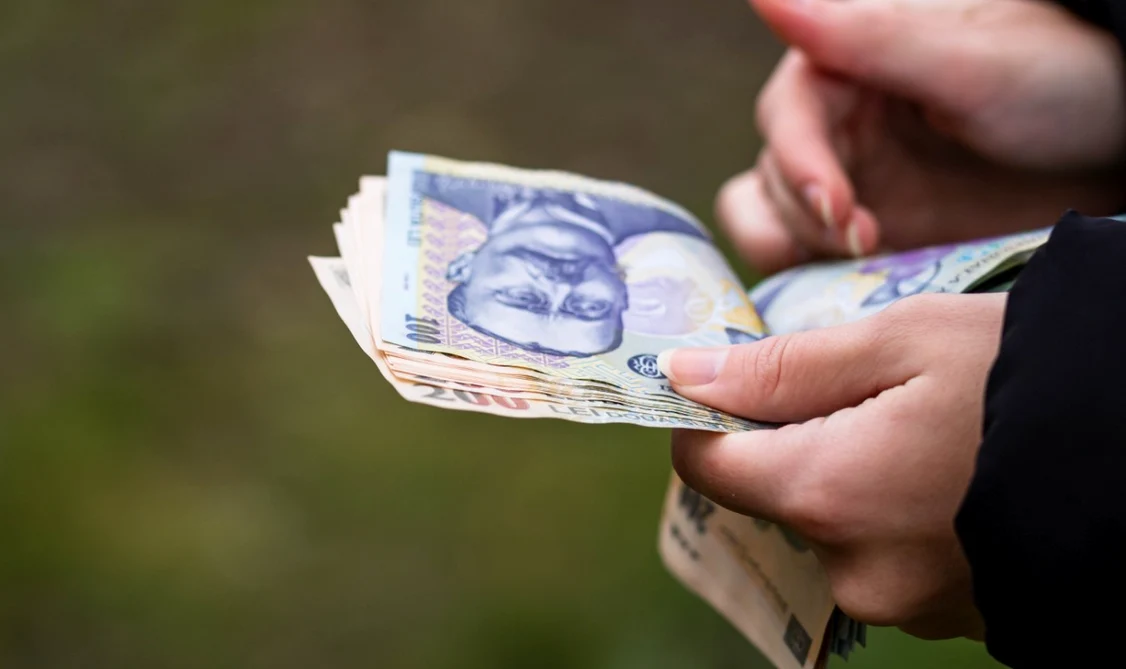 40% din angajații de la stat vor câștiga bani în plus / foto: arhiva Click!