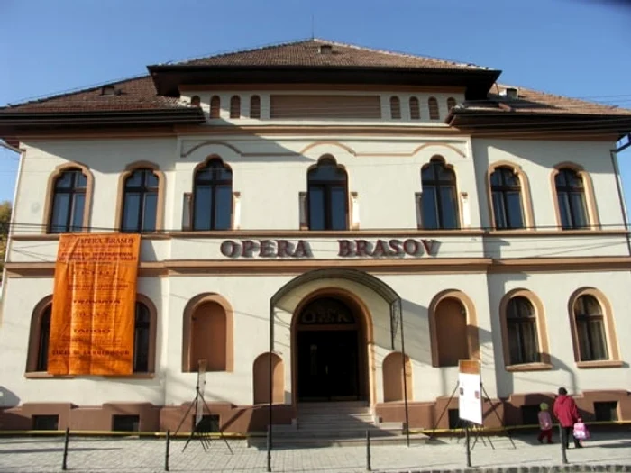 Opera Brașov joacă doar cu casa închisă FOTO Ioan Buciumar