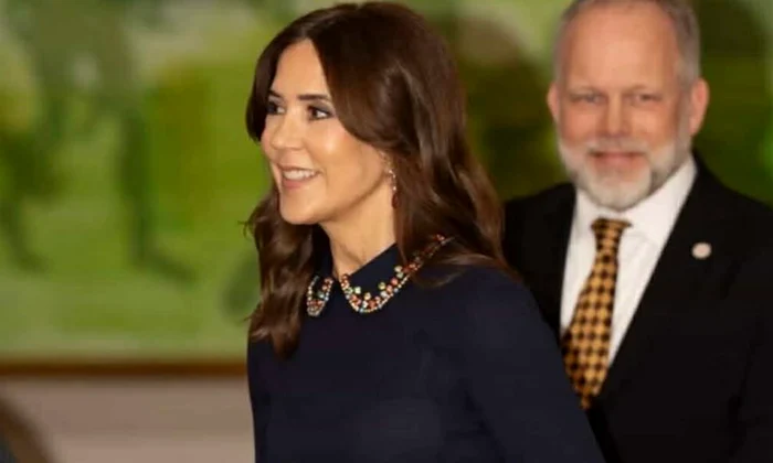 Mary, ravisantă cu pantofi Manolo Blahnik (5) jfif