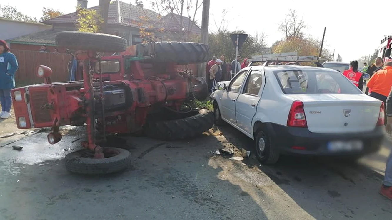 După impact, tractorul s-a răsturnat FOTO ISU Călărași
