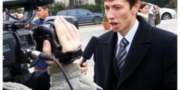 Poliţiştii moldoveni l-au reţinut timp de 11 ore pe liderul studenţilor basarabeni din Iaşi