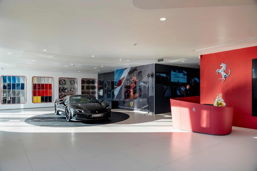 Ferrari deschide oficial reprezentanța din România