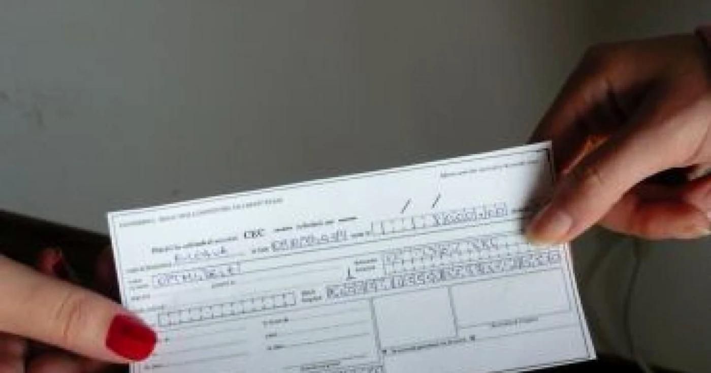 Bărbaţii sunt urmăriţi penal pentru un CEC fals