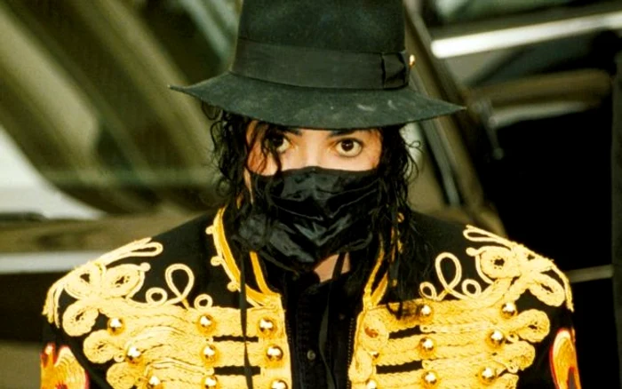 Michael Jackson purta des mască. (Foto: Profimedia)