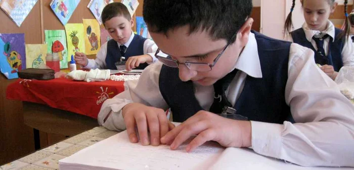 Răzvan ţine pasul cu colegii săi. Foto: Bogdan Nistor