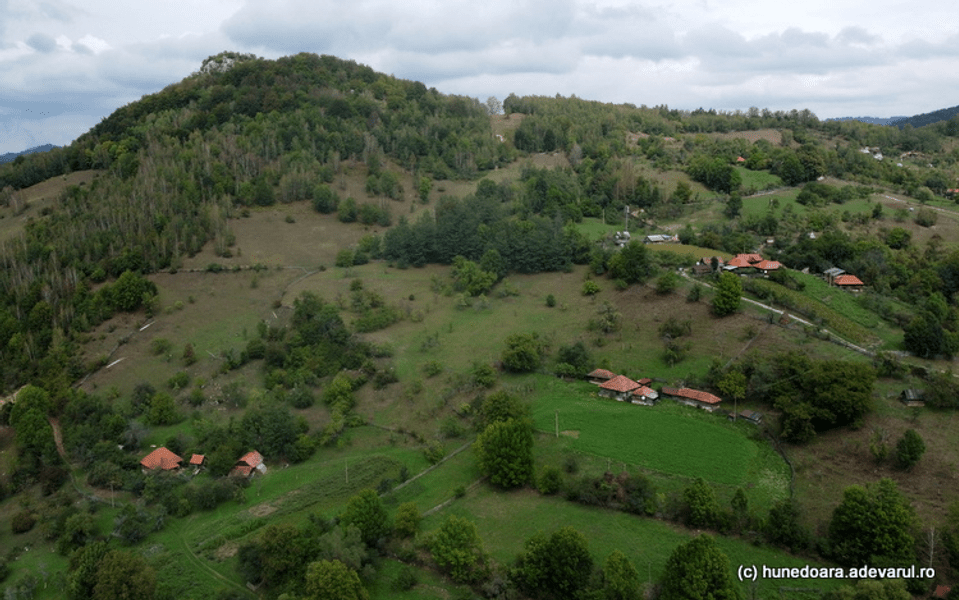 Marile zăcăminte de guano au adus faima unui sat din România. Ce soartă a avut locul din munții Șureanu