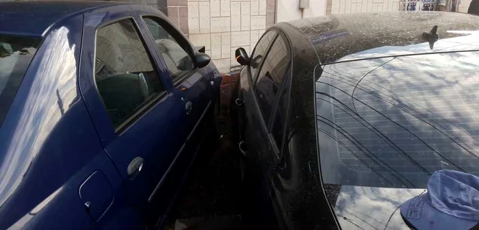 Tânără a intrat în bloc cu maşina după ce a pierdut controlul asupra acesteia Foto: arhivă Adevărul