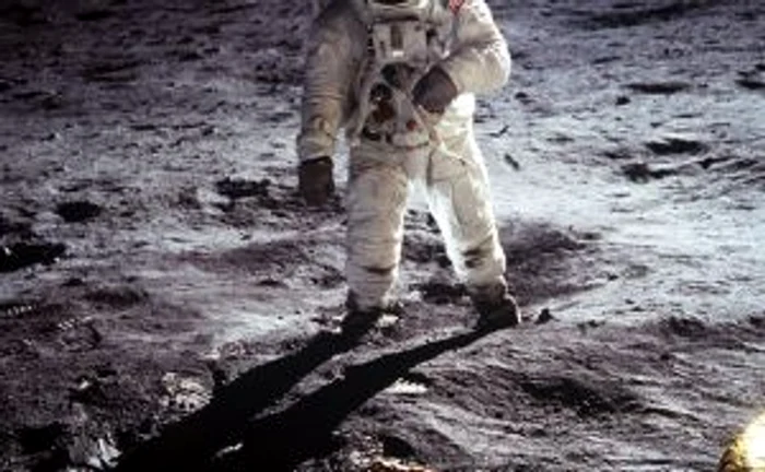 Imagini din timpul misiunilor NASA pe Lună