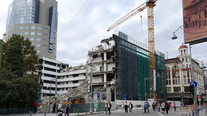 Demolare pe Calea Victoriei!