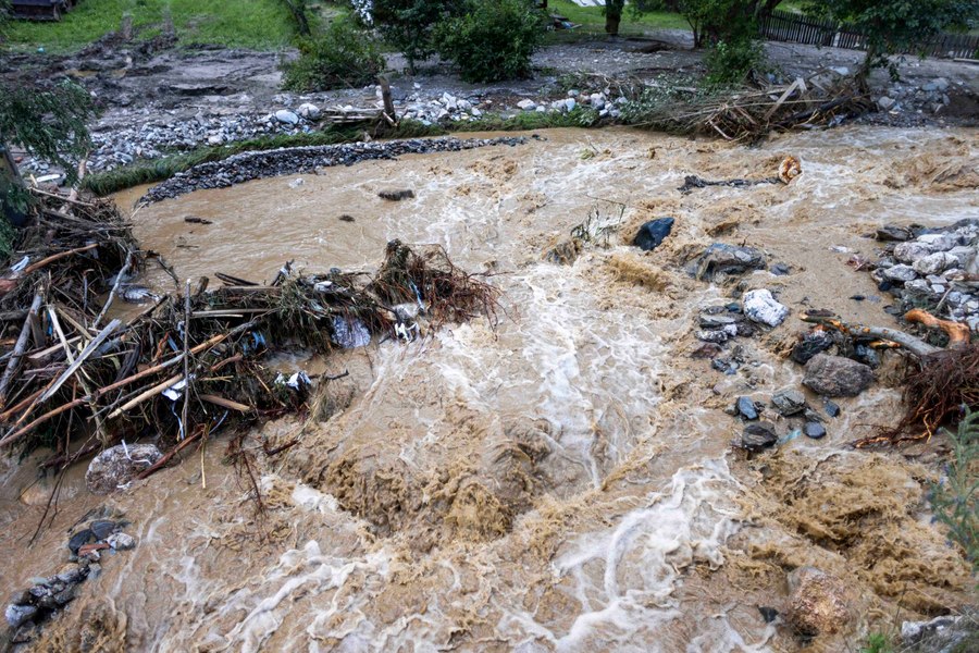Uničujoče poplave v Suceavi in Neamțu: trije mrtvi, na stotine evakuiranih