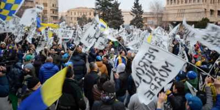 Peste 1.500 de suporteri petrolişti au participat la mitingul de solidaritate. FOTO Dana Mihai