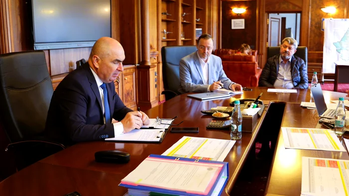 Ilie Bolojan, șeful CNAIR și Dorinel Umbrărescu FOTO: Facebook/Radu Miruță