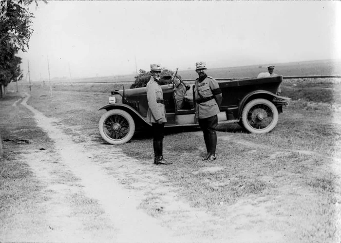 Regele Ferdinand, inspectând frontul