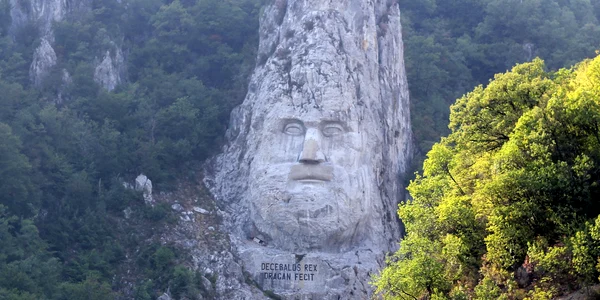 statuia lui decebal la Cazanele Dunării (1) JPG