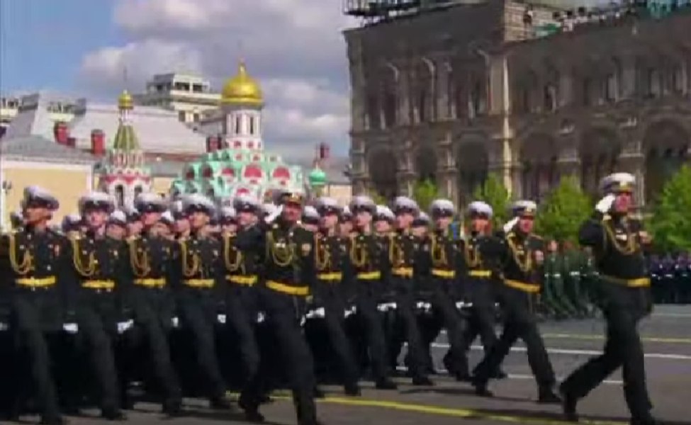 Parada militară de 9 mai a început la Moscova, într-un context de tensiune. Putin va ține un discurs VIDEO