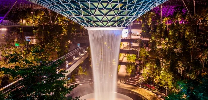 Aeroport Singapore FOTO Facebook/Jewel Changi Airport