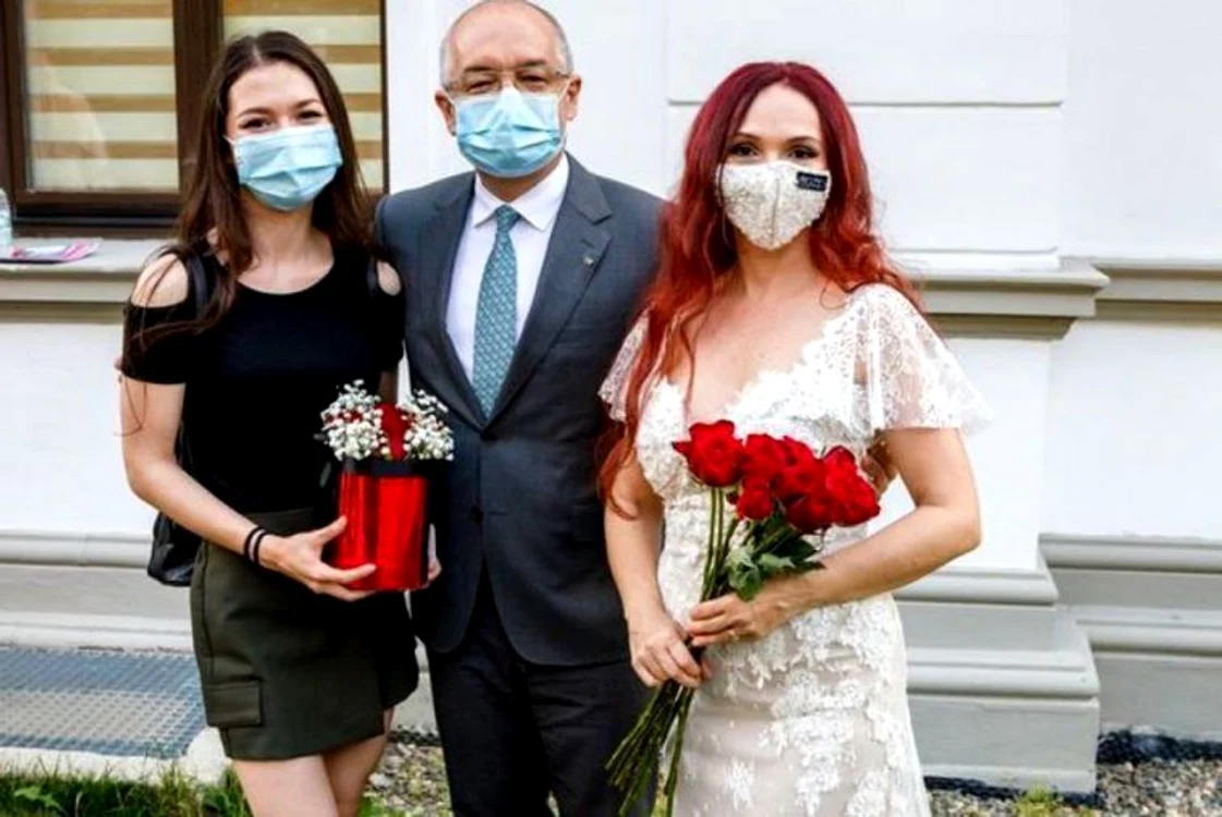 
    Emil Boc şi familia  