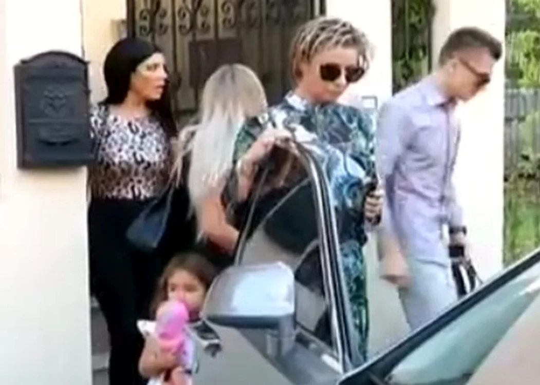 Anamaria Prodan şi Luarenţiu reghecampf, acasă la Andreea şi Daniel Niculescu, părinţii Rebeccăi