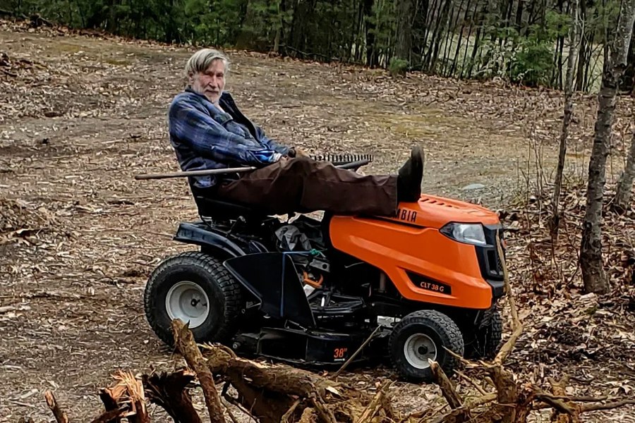 Un modest îngrijitor din New Hampshire a donat comunității o avere de peste 3 milioane de dolari
