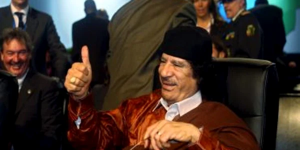 Venezuela: Ghaddafi a pozat alături de turiştii de pe insula Margarita