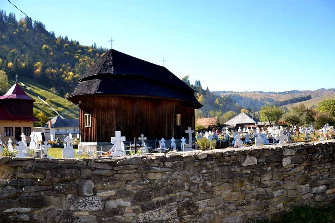 Biserica din lemn de la Bistricioara, un monument de arhitectură de pe la 1750. FOTO MMB.ro