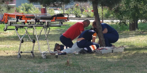 Salvatorii au încercat vreme de o oră să îl readucă la viaţă pe tânăr