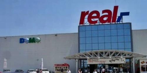 Doar 20 din cele 24 de hipermarketuri Real vor fi preluate de Auchan şi vor fi rebranduite FOTO Adevărul