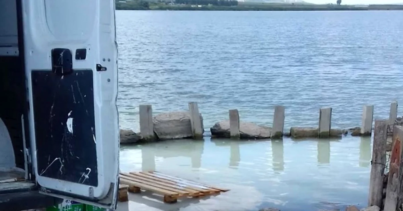 Angajat Kober acuzat ca a deversat vopsea in lacul Razim FOTO Facebook Guno Ierul