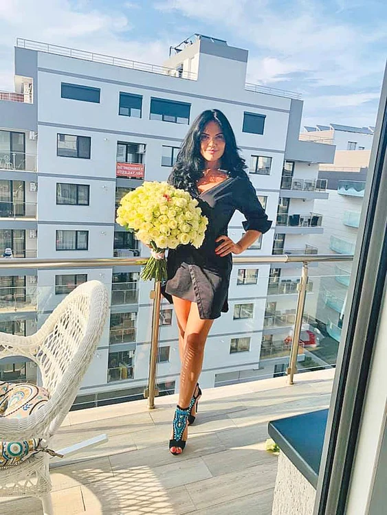 Ioana, singură la mare