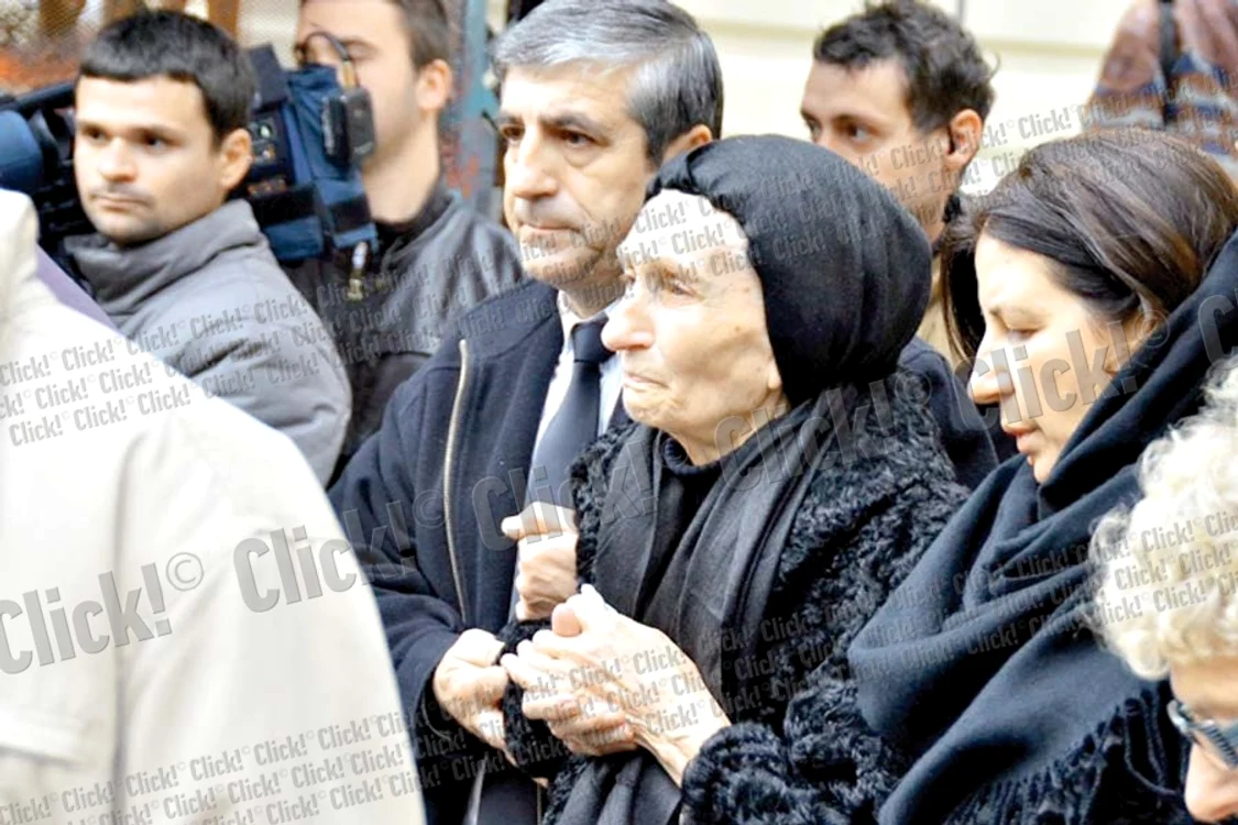Şi-au dat mâna la mormântul actorului