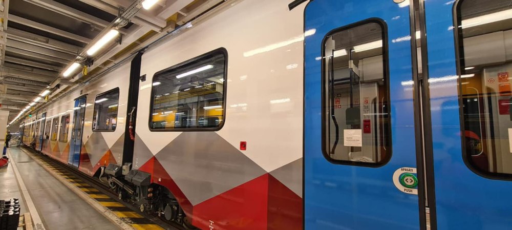 Primul tren nou cumpărat de România va sosi în Capitală în cursul zilei de luni