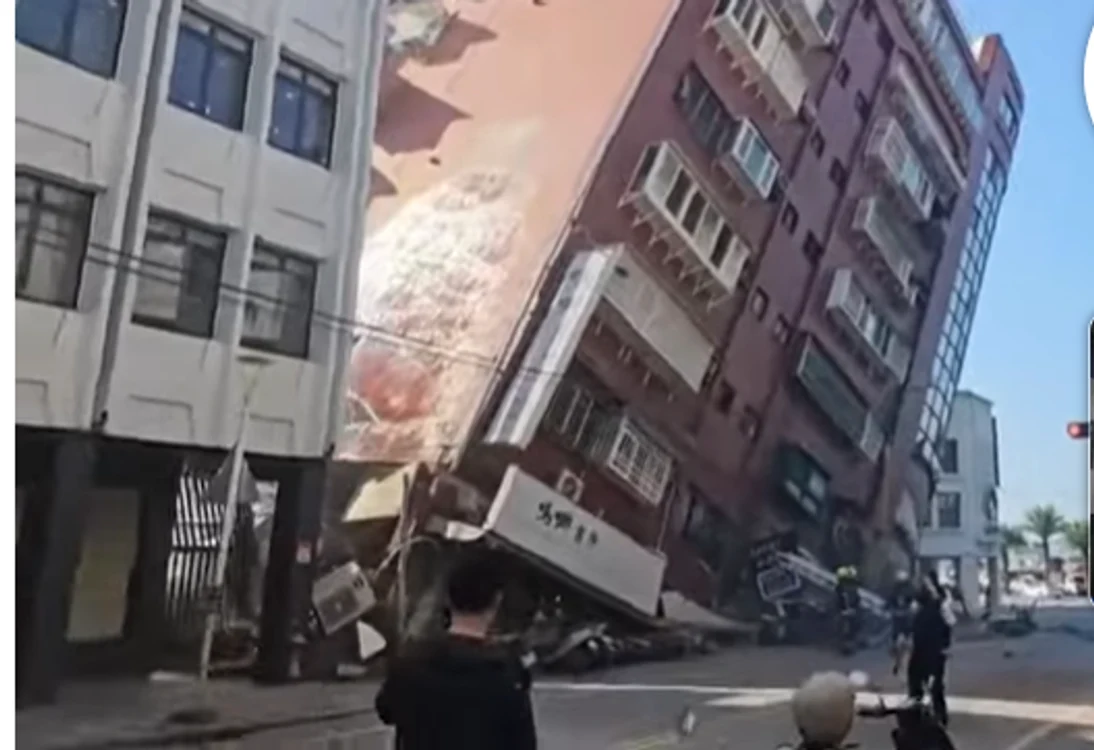 Una dintre cladirile prăbușite Taiwan. FOTO captură video ABC News