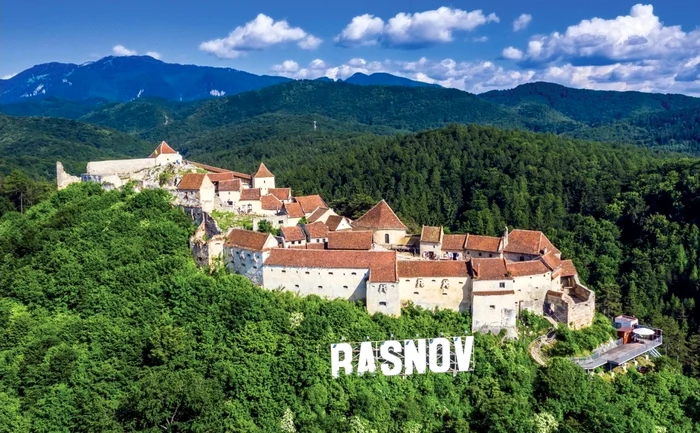 Cetatea Râșnov poate fi văzută doar din exterior FOTO Ara Chalet