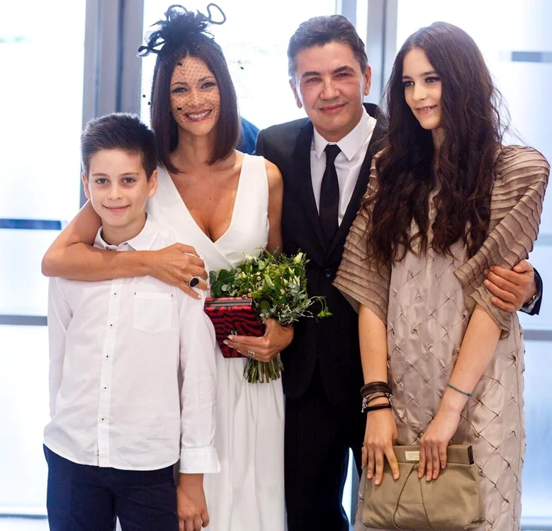 Andreea Berecleanu și Constantin Stan, alături de copiii știristei, Petru și Eva